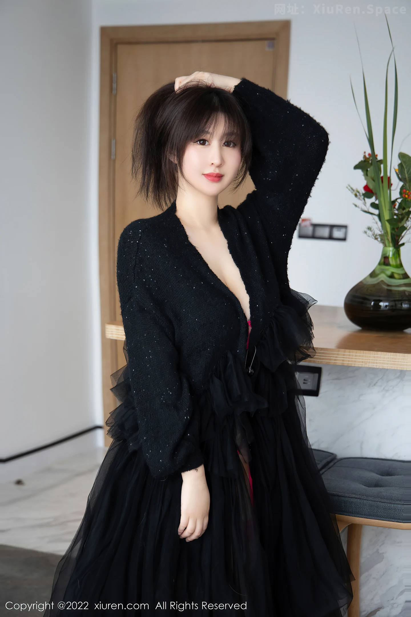 图片[2]-[XiuRen秀人网]VOL.4765 新人王俪丁小宝贝私房床上半脱露粉红内衣秀惹火身材诱惑写真54P-秀人网官方网站